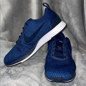 Nike sneakers deep blue (SIZE 4Y)